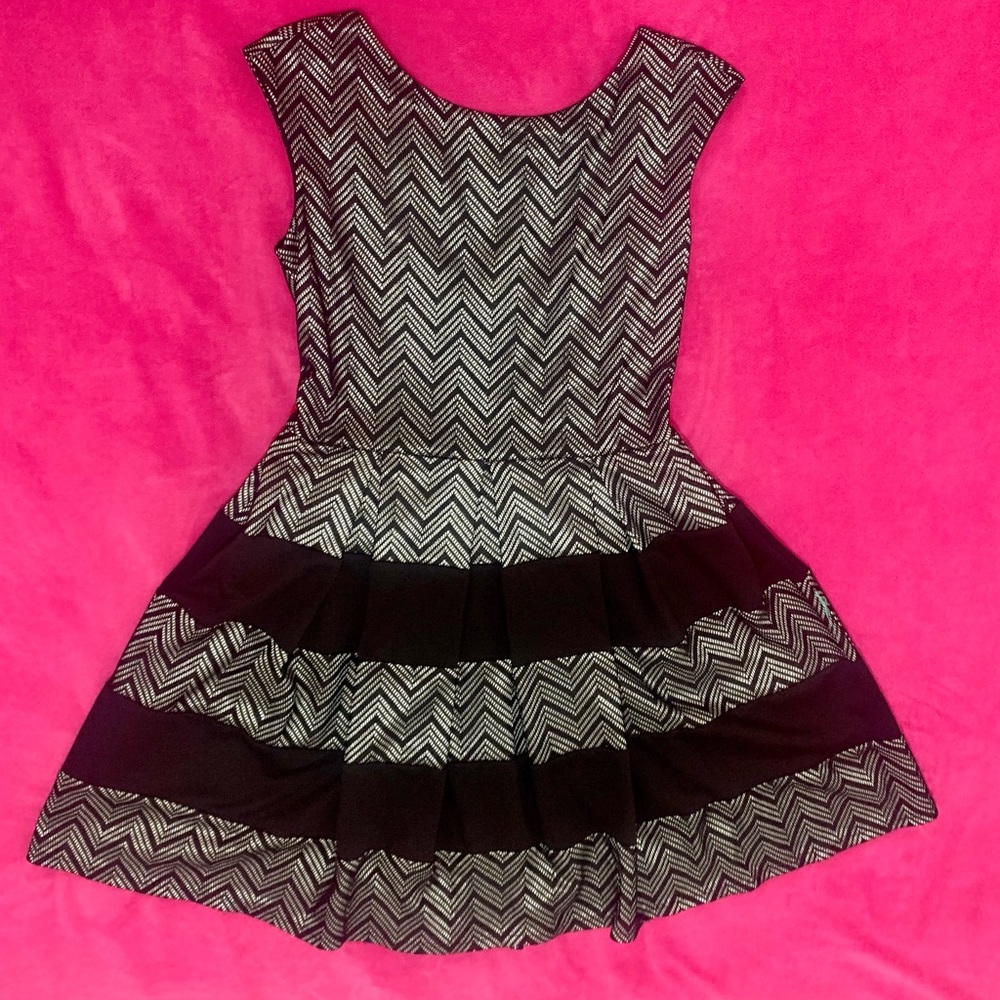Tiana B. Women ZigZag Print Short Dress 6